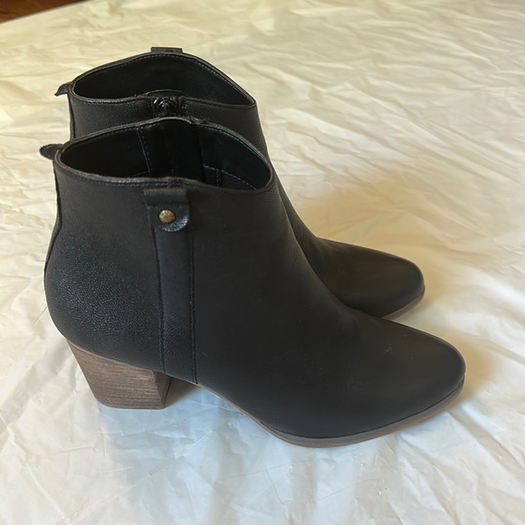 G.H. Bass & Co. Shoes - Bass Women’s Zip Up Leather Black Ankle Boots Size 7.5